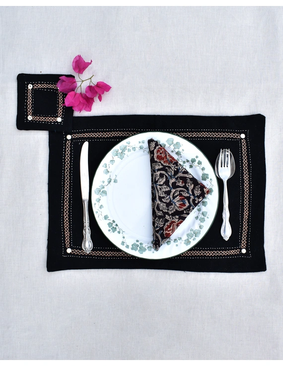 Black cotton embroidered table mat set with coasters and kalamkari napkins : HTS07F-HTS07F04-g