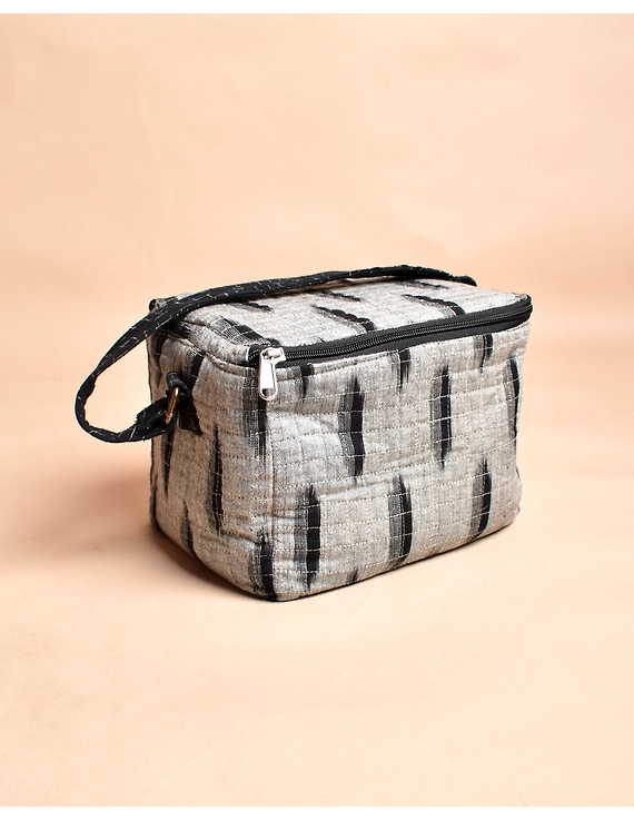 Smart grey ikat lunch bag or picnic bag with zip closure : MSL06-2