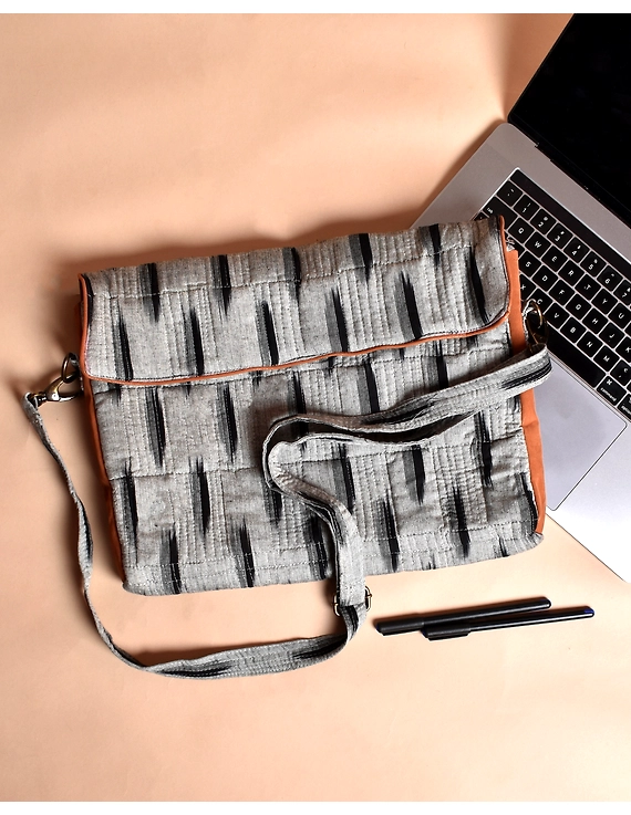 &quot;Samarth&quot; laptop bag in grey ikat and faux leather : LBM04-LBM04