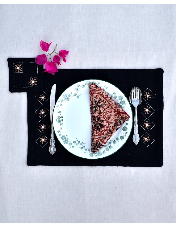 Black cotton embroidered table mat set with coasters and kalamkari napkins : HTS07E-HTS07E04