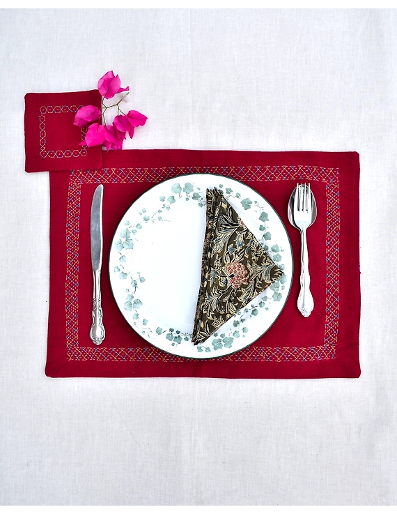Maroon cotton embroidered table mat set with coasters and kalamkari napkins : HTS07C-HTS07C06