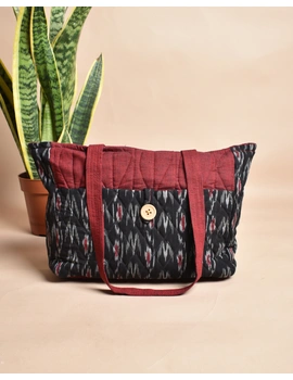 QUILTED BLACK AND RED IKAT PURSE BAG WITH POCKETS: TBD04A-4-sm