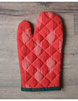 Apron, oven glove and potholder set in red ikat: HKL02B-2-sm