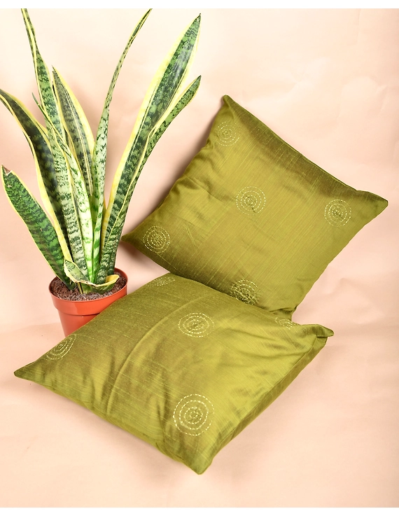Green Silk Cushion Cover With Round Embroidery : HCC39B-2