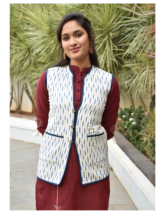 Reversible sleeveless quilted jacket in blue and white ikat : LB170-XXL-3