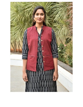 Reversible sleeveless jacket in maroon kalamkari cotton : LB180-L-1-sm