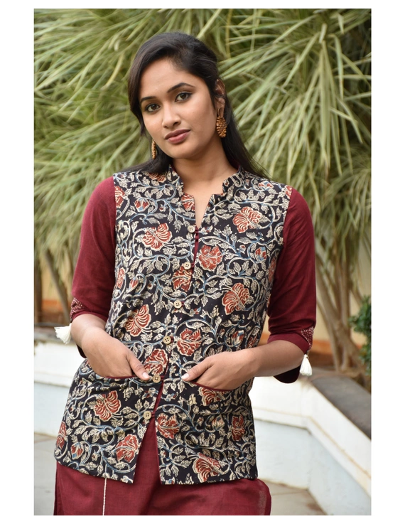 Reversible sleeveless jacket in maroon kalamkari cotton : LB180-L-5