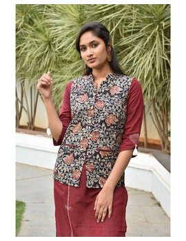Reversible sleeveless jacket in maroon kalamkari cotton : LB180-M-4-sm