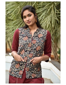 Reversible sleeveless jacket in maroon kalamkari cotton : LB180-XS-5-sm