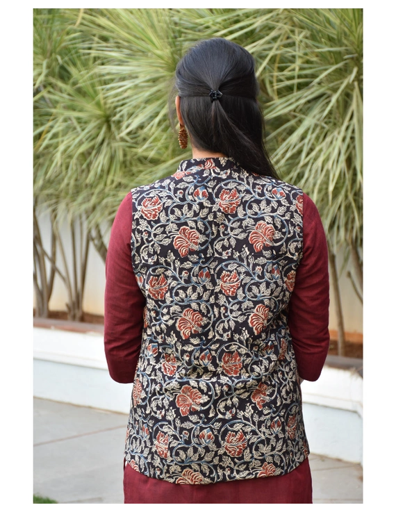 Reversible sleeveless jacket in maroon kalamkari cotton : LB180-M-7