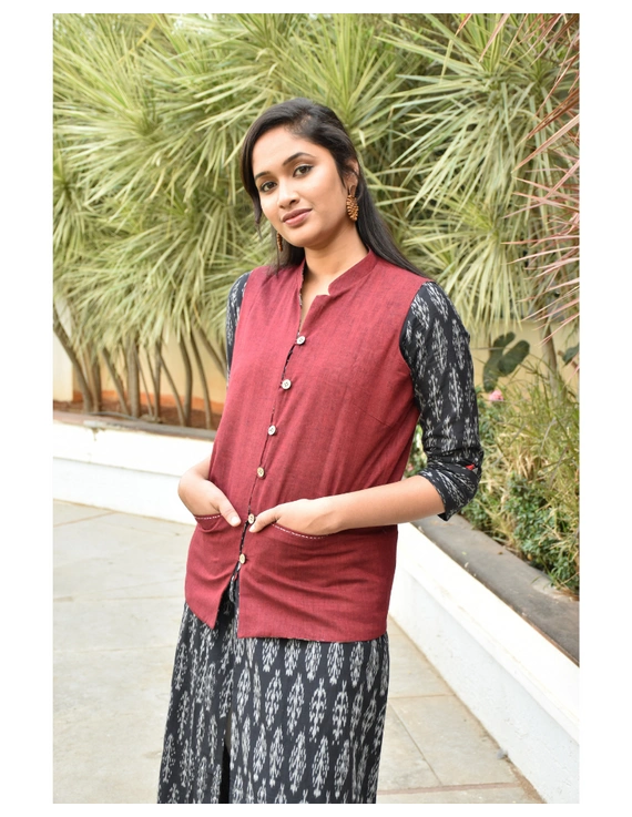 Reversible sleeveless jacket in maroon kalamkari cotton : LB180-S-3