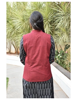 Reversible sleeveless jacket in maroon kalamkari cotton : LB180-S-4-sm