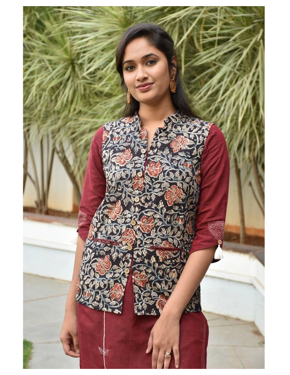 Reversible sleeveless jacket in maroon kalamkari cotton : LB180-XXL-6