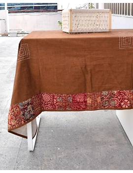 Six - eight seater patchwork table cloth with white and brown border: TBCR01H-2-sm