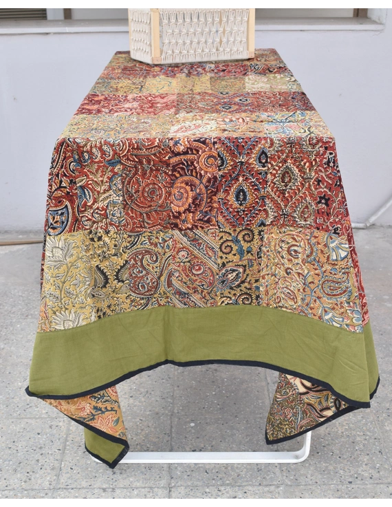 Six - eight seater patchwork table cloth with green and black border: TBCR01I-2