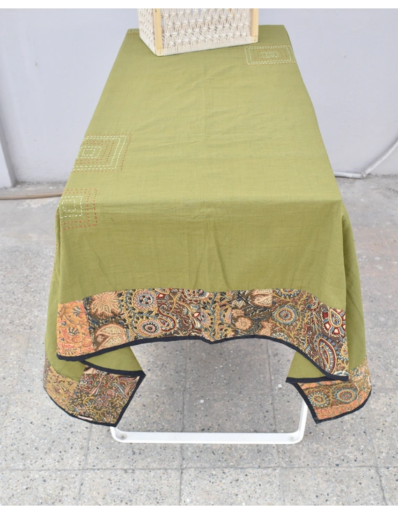 Six - eight seater patchwork table cloth with green and black border: TBCR01I-5