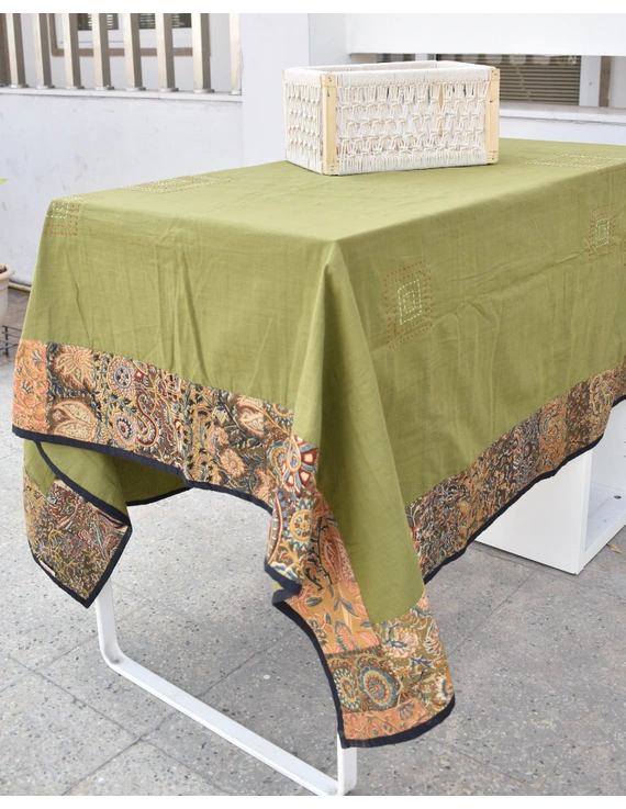 Six - eight seater patchwork table cloth with green and black border: TBCR01I-6