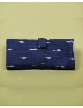 Folding toiletry pouch in blue ikat: VKR01A-4-sm