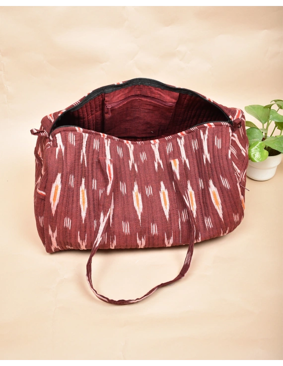 Overnight duffel bag in brown ikat: VBS01B-2