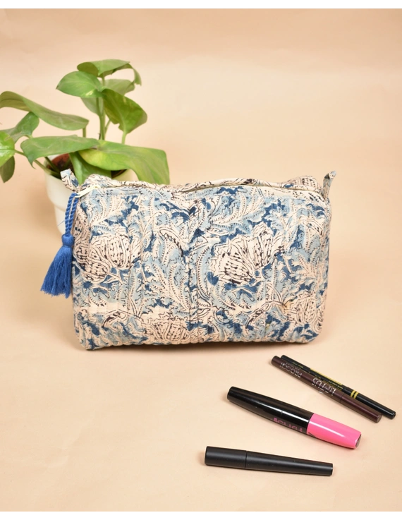 Blue quilted travel pouch: VKP02A-VKP02A