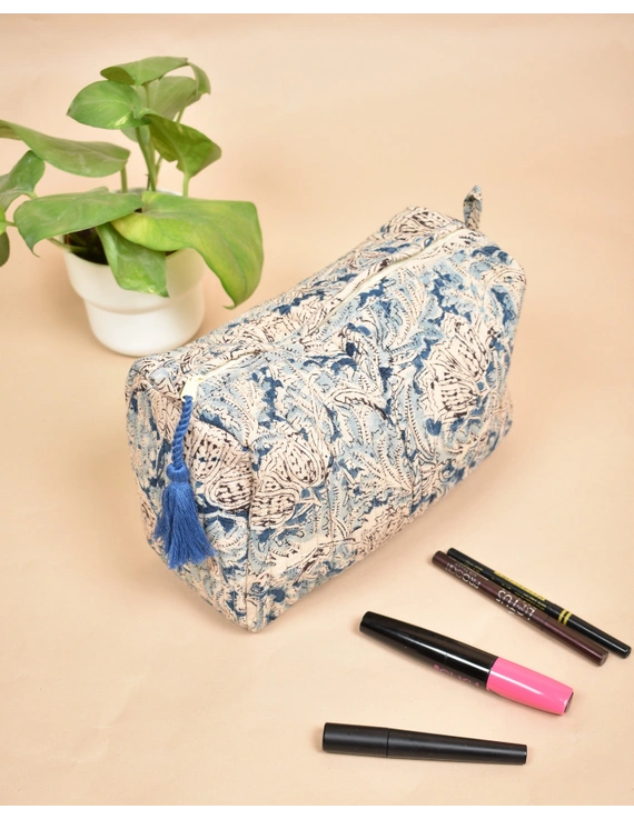 Blue quilted travel pouch: VKP02A-2