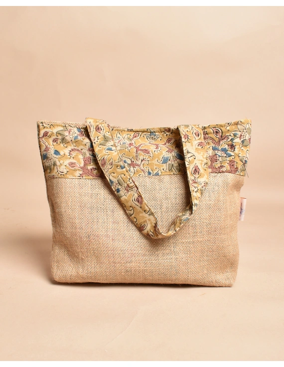 Soft jute tambulam or gift bag with Green Kalamakri print : MSJ03B-MSJ03B