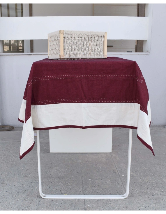 Square reversible patchwork table cloth in red and white : TBCS01K-2