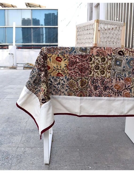 Square reversible patchwork table cloth in red and white : TBCS01K-TBCS01K