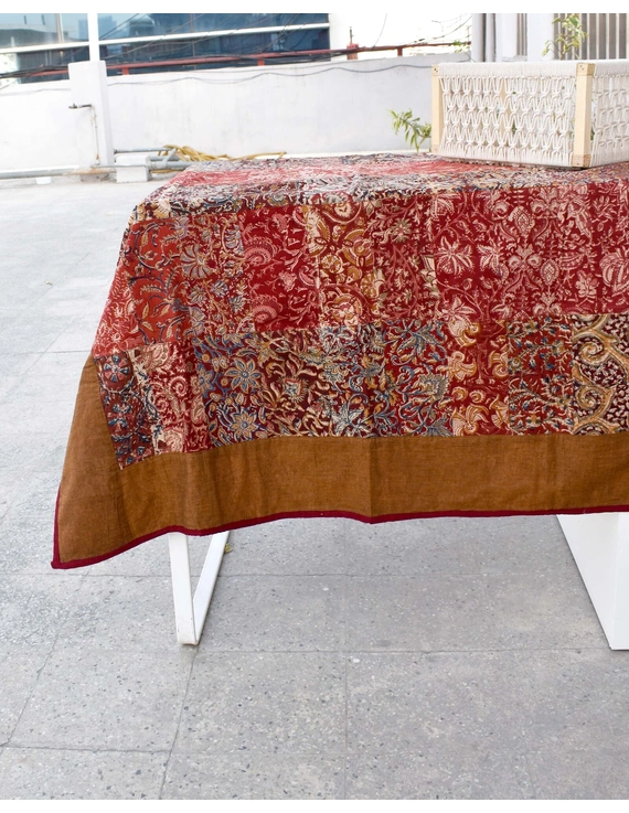 Square reversible patchwork table cloth in red and maroon : TBCS01L-3