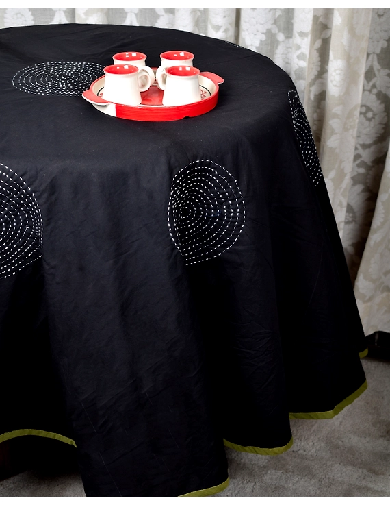 Round kalamkari patchwork and black mangalgiri reversible table cloth: TBKR01A-TBKR01A