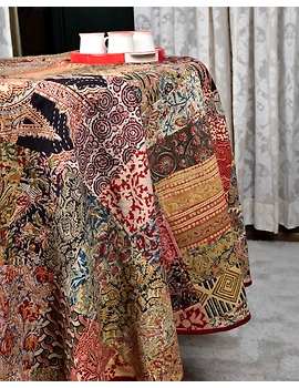Round kalamkari patchwork with green mangalagiri reversible table cloth 180 cm: TBKR01B-5-sm