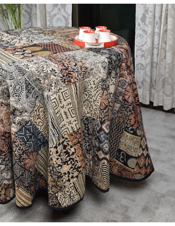 Round kalamkari patchwork with black mangalagiri reversible table cloth 180 cm: TBKR01E-3