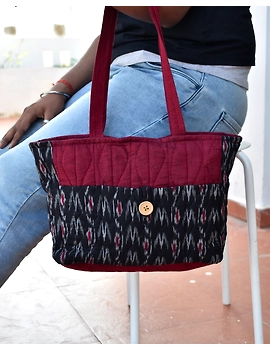Purse, lunch bag, table runner and scrunchies gift box for women: STB01B-1-sm