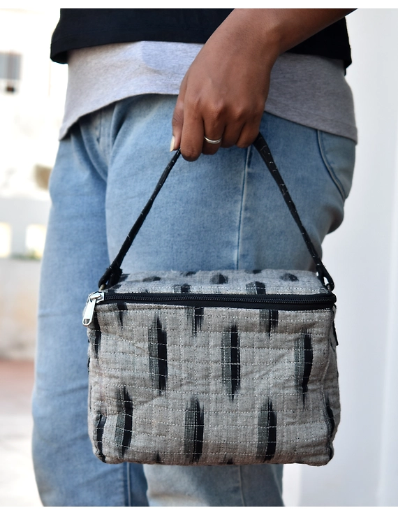 Smart grey ikat lunch bag or picnic bag with zip closure : MSL06D-MSL06D