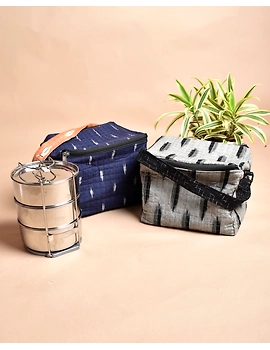 Smart grey ikat lunch bag or picnic bag with zip closure : MSL06D-4-sm