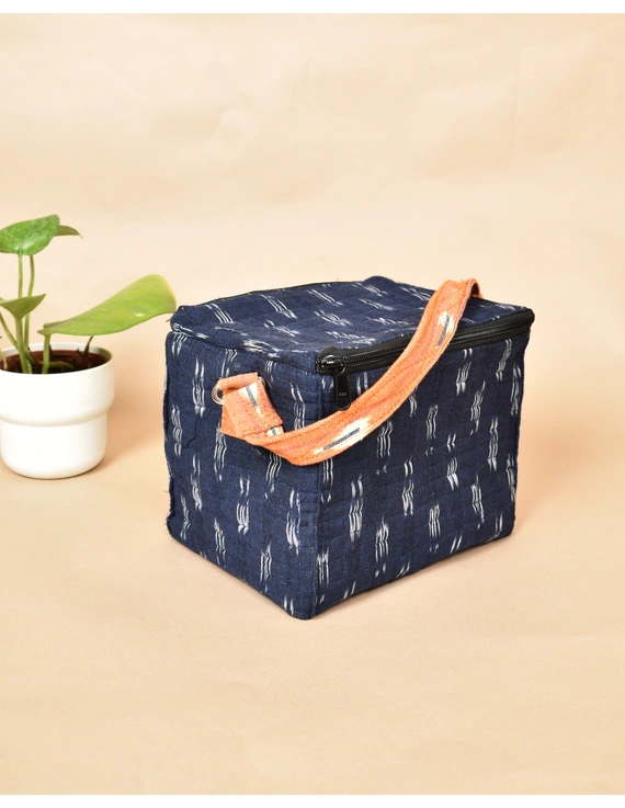 Smart blue ikat lunch bag or picnic bag with zip closure : MSL05-2