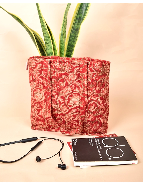 Red kalamkari quilted tote bag: TBC09C-TBC09C