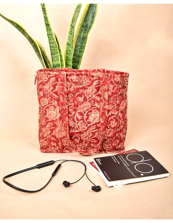 Red kalamkari quilted tote bag: TBC09C-1