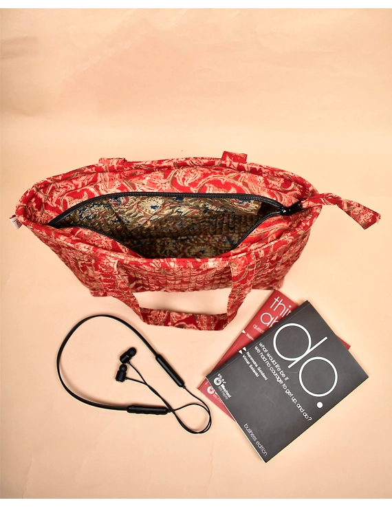 Red kalamkari quilted tote bag: TBC09C-4