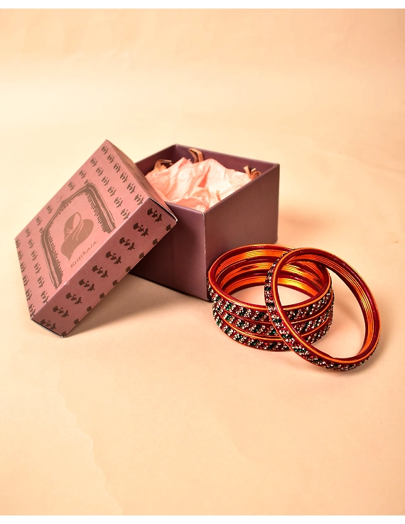 Pair of lac bangles in green and red tones: TC03MR-2-10-2