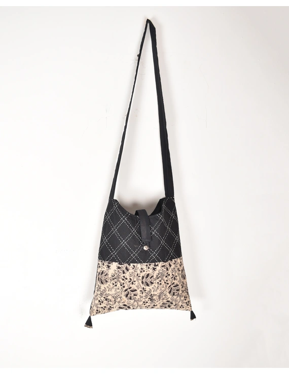 Black and White Kalamkari Sling Bag With Embroidery : SBG01C-3