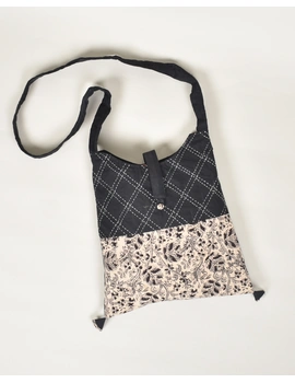 Black and White Kalamkari Sling Bag With Embroidery : SBG01C-2-sm