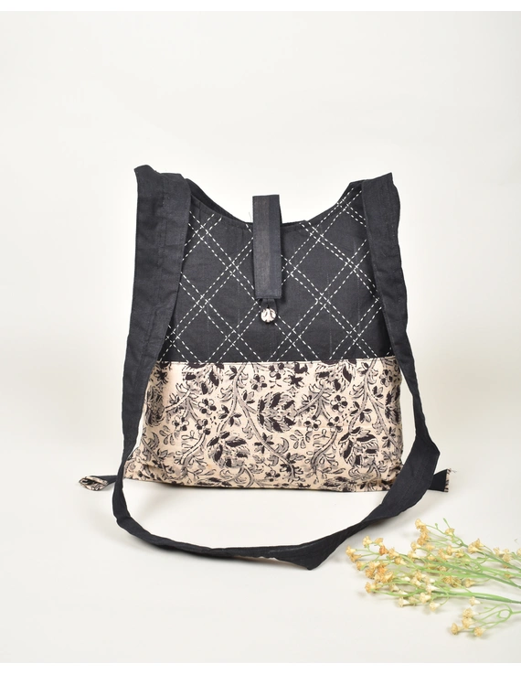 Black and White Kalamkari Sling Bag With Embroidery : SBG01C-SBG01C