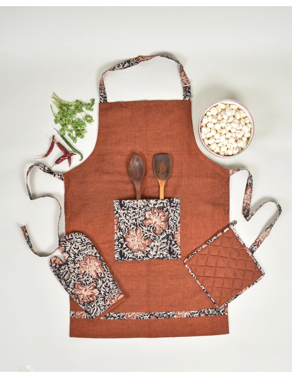Apron, Oven Glove And Pot Holder Set In Rust Cotton With Kalamkari: HKL01D-HKL01D