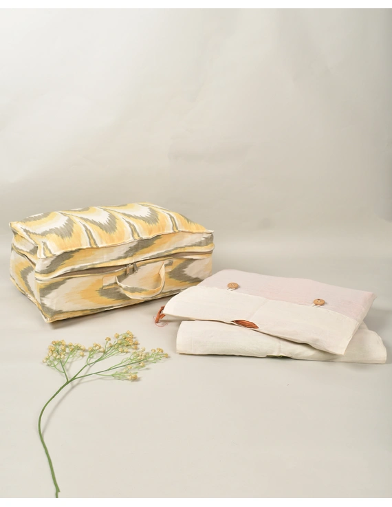 Saree storage bag in ikat cotton with set of ten saree sleeves : MSK01H-3