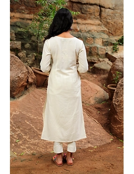 Off-white Embroidered Kurta In Muslin - LK420C-L-2-sm