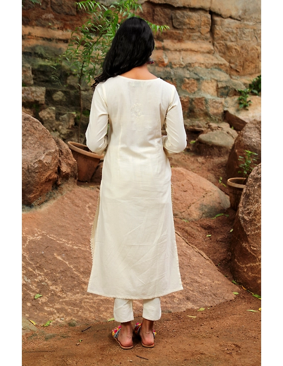Off-white Embroidered Kurta In Muslin - LK420C-L-2