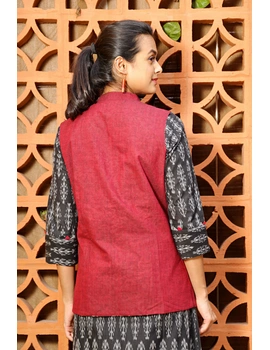 Reversible sleeveless jacket in maroon kalamkari cotton : LB180-M-2-sm