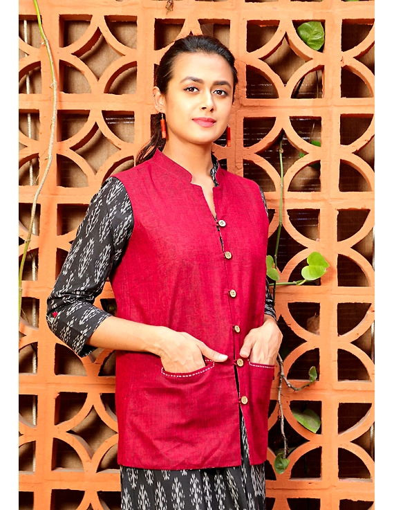 Reversible sleeveless jacket in maroon kalamkari cotton : LB180-M-3