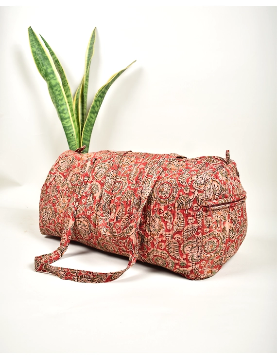 Red kalamkari duffle bag : VBL01DD-3